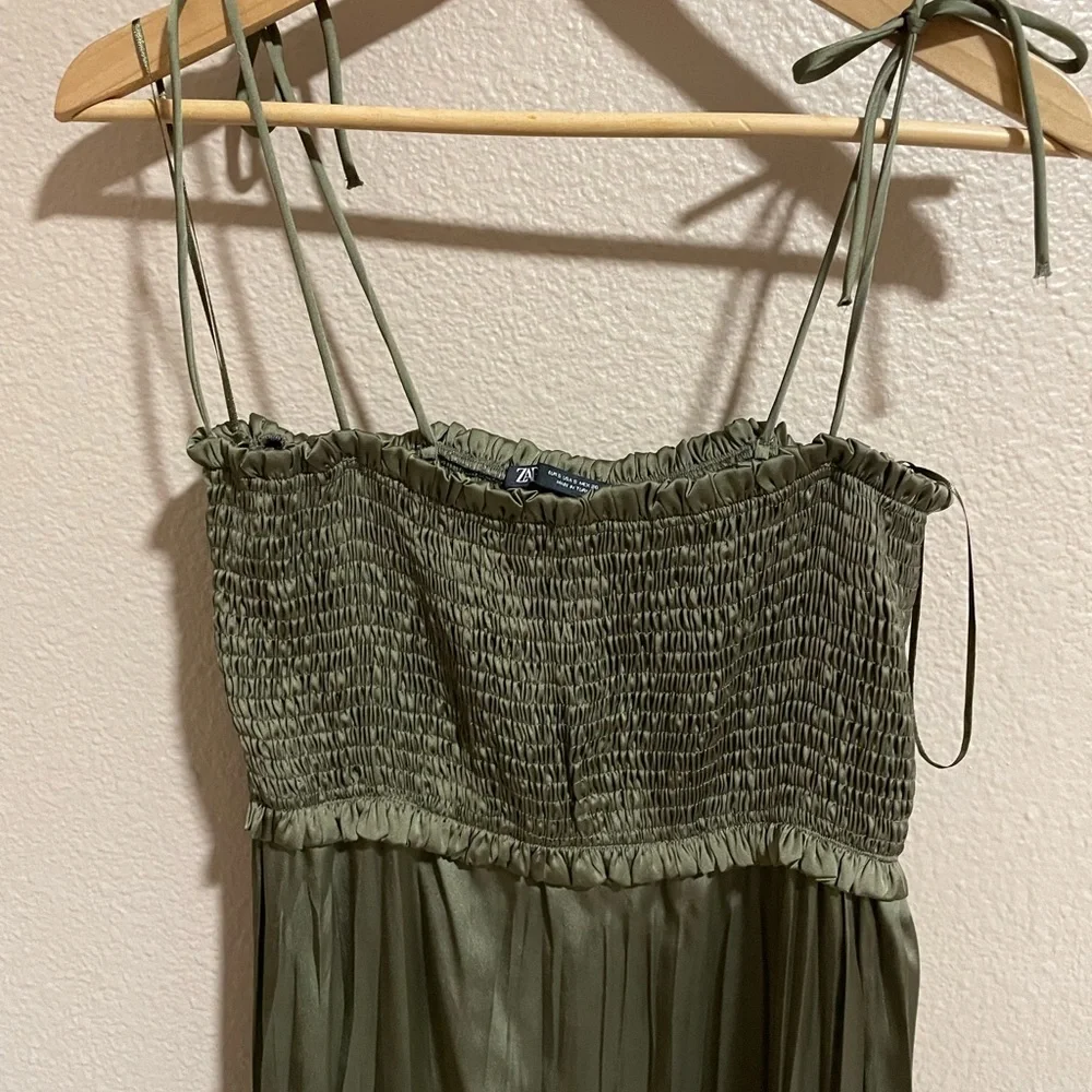 Zara Elegant Olive Green Maxi Dress with adjustable tie straps - Picture 3 of 8